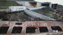 Frontale fra treni ecatombe in Grecia thumbnail