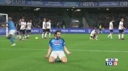 Napoli travolgente Kvara: gol alla Diego thumbnail