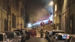 Crollo a Marsiglia almeno 5 feriti thumbnail