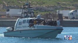 Nuovi sbarchi, Lampedusa al collasso thumbnail