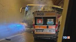 Scontro tra bus e ambulanza, 4 morti thumbnail