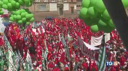 I sindacati in piazza "Lotta a precarietà" thumbnail
