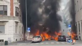 Esplosione e incendio a Milano: paura in centro thumbnail