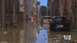 Romagna allagata Salvataggi sui tetti thumbnail