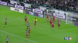 Il Milan vince e spera Il Napoli sfida l'Inter thumbnail