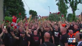 Silvio Berlusconi, omaggio dei tifosi del suo Milan thumbnail