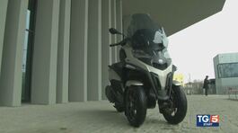 Piaggio MP3 tra le strade di Milano thumbnail