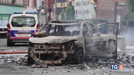 Francia in fiamme tra arresti e coprifuoco thumbnail