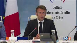 Francia, cala la tensione. Macron, resta allerta thumbnail