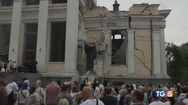 Bombe sulla cattedrale, l'Occidente indignato thumbnail