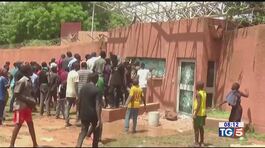 Niger: assaltata l'ambasciata francese thumbnail
