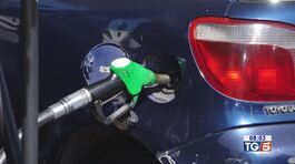 Viaggiatori imbufaliti carburanti alle stelle thumbnail