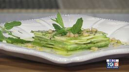 Gusto Verde: carpaccio di zucchine crude marinate con olio, sale, pepe e menta thumbnail