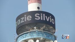 Silvio Berlusconi: l'omaggio sulla torre di Mediaset thumbnail