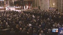 L'applauso del Duomo di Milano per Silvio Berlusconi