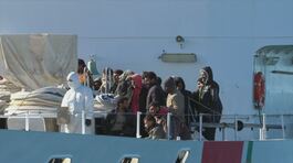 Migranti, scontro sull'emergenza thumbnail
