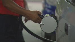 Un cartello contro il caro-benzina thumbnail
