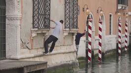 Venezia vittima di eccessi e follie thumbnail