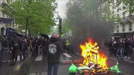 Parigi, primo maggio di scontri thumbnail