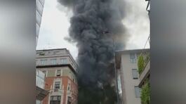 Ultim'ora, incendio in pieno centro a Milano thumbnail