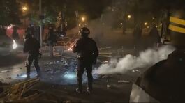Francia, terza notte di violenze thumbnail