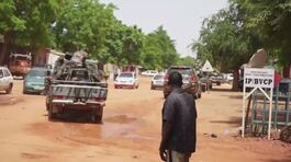 Polveriera Niger, Mosca si sfila thumbnail