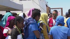 Assalto a Lampedusa, 63 sbarchi thumbnail