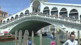 Degrado e vandali, salviamo Venezia thumbnail