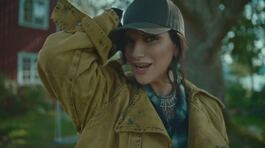 Laura Pausini celebra l'amore thumbnail