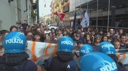 Autonomi in corteo, scontri a Torino thumbnail