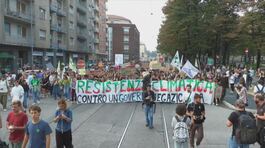 Clima, cortei di giovani nelle città thumbnail