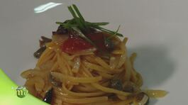 Linguina al peperoncino con capperi, olive nere e cipolla thumbnail