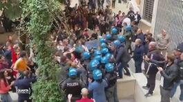 Gli scontri alla Sapienza tra movimenti studenteschi di destra e sinistra thumbnail