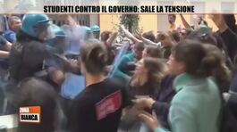Studenti contro il governo: sale la tensione thumbnail