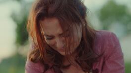 Demir caccia Sevda dalla villa thumbnail