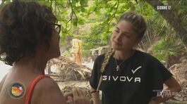 Tensioni tra le Chicas durante la raccolta della legna thumbnail