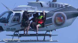 Il tuffo dall'elicottero di Edoardo Franco, Maité Yanes e Luce Caponegro thumbnail