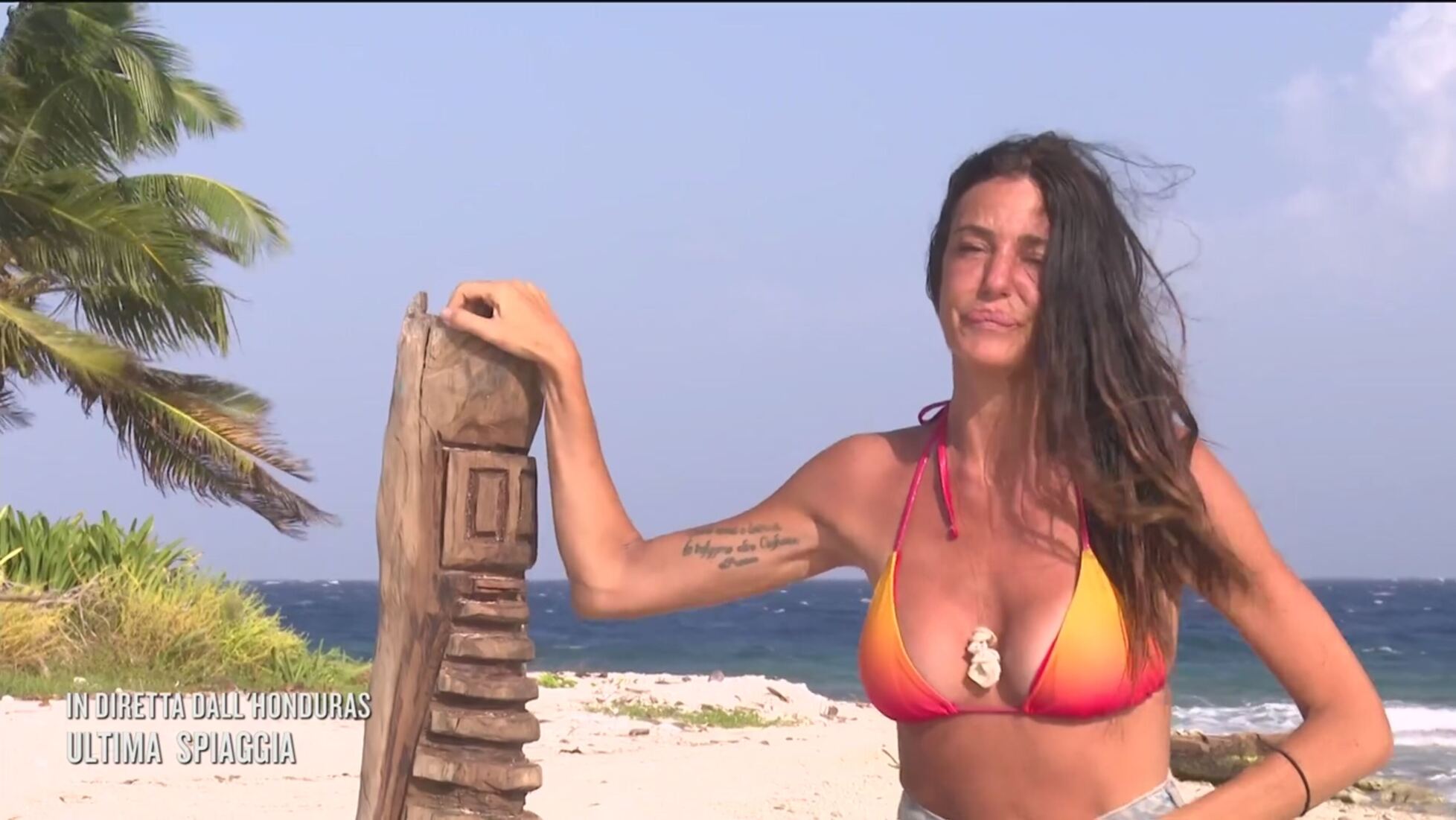 L'Isola dei Famosi: Una dura scelta per Alessia Fabiani Video | Mediaset  Infinity