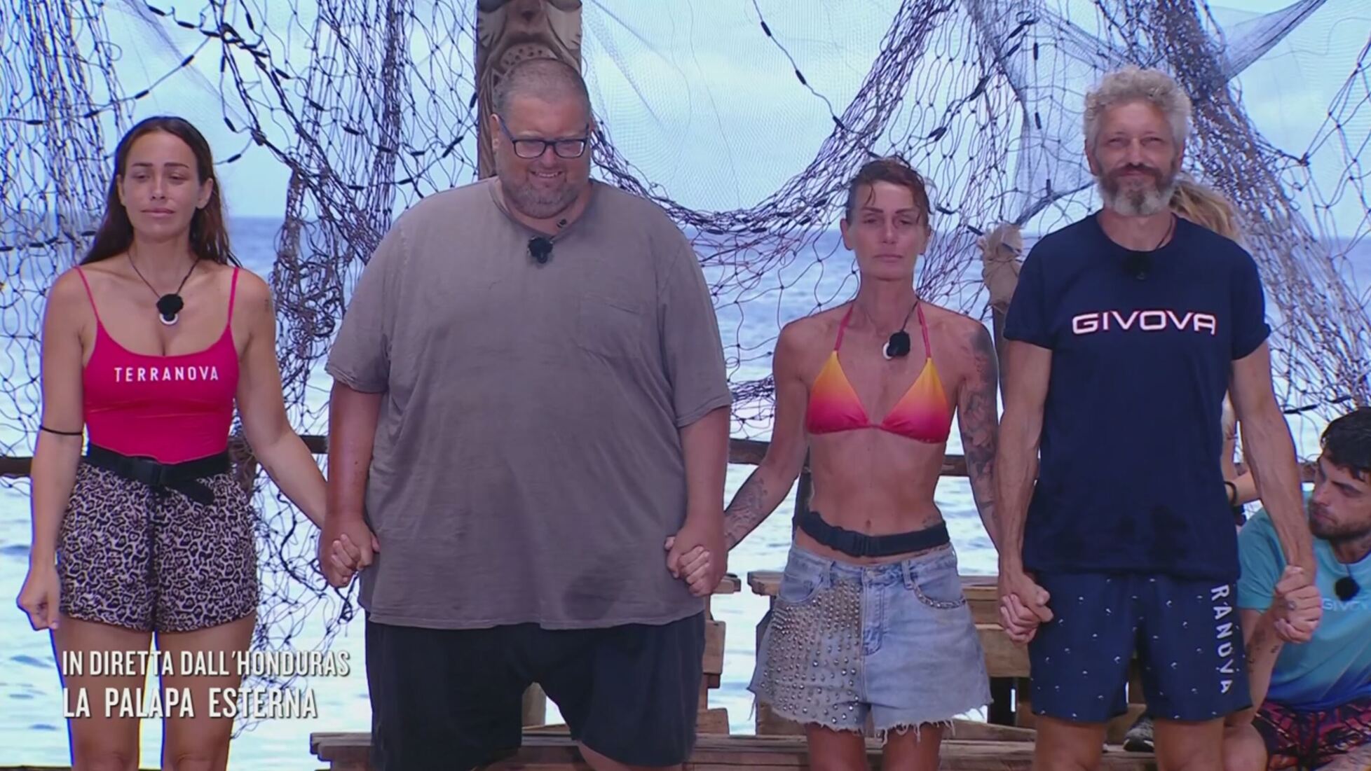 L'Isola dei Famosi: Mario Adinolfi è eliminato dall'Isola dei Famosi Video  | Mediaset Infinity