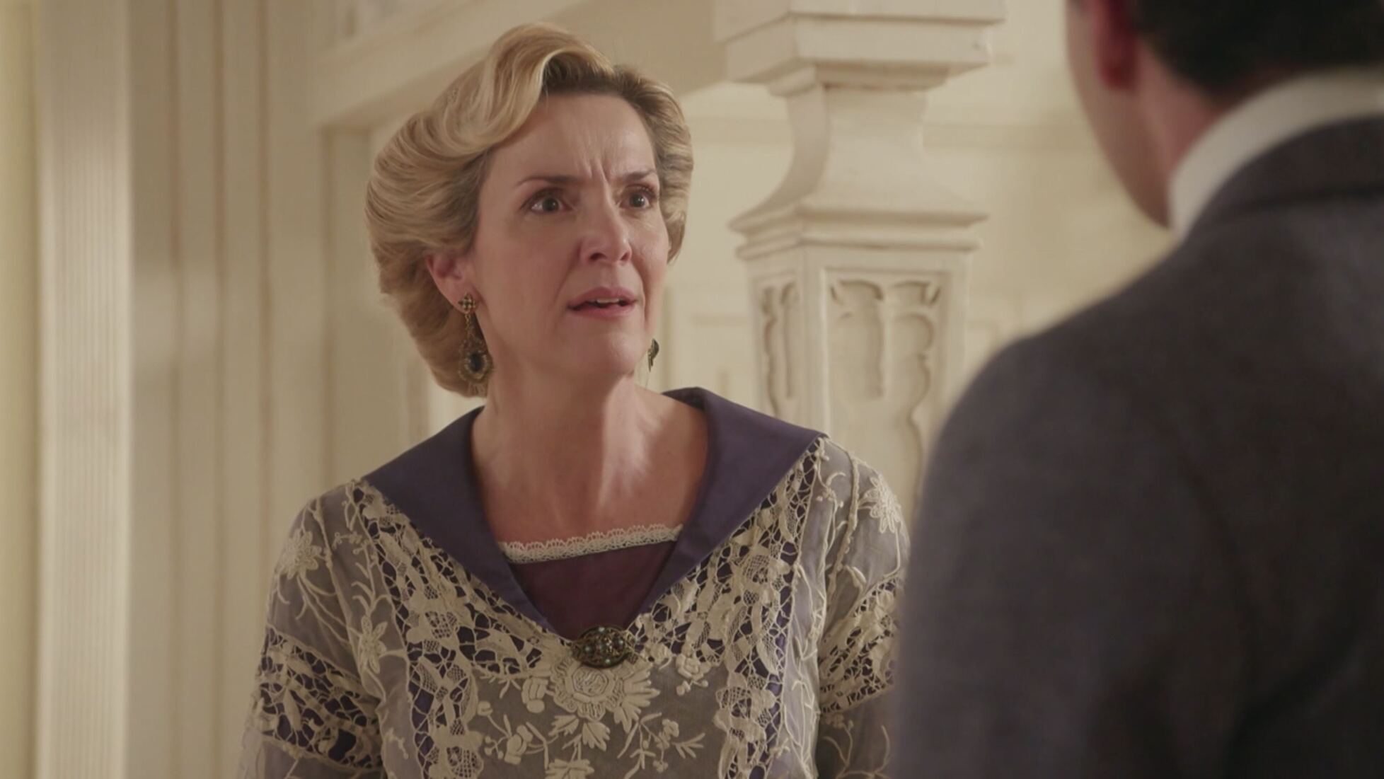 La promessa: Cruz: "Curro, non osare entrare in camera di tua madre" Video | Mediaset Infinity