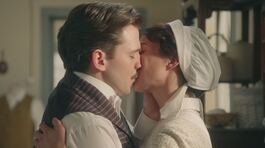 Il bacio tra Teresa e Feliciano thumbnail
