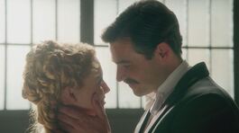 Un romantico bacio tra Jana e Manuel thumbnail