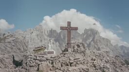 Il "Cristo pensante" giunge sul Monte Castellazzo thumbnail