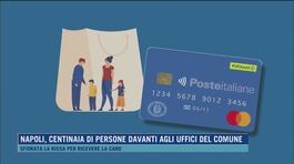 Napoli, centinaia di persone davanti agli uffici del Comune thumbnail