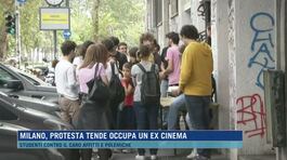 Milano, protesta tende occupa un ex cinema thumbnail