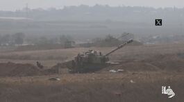 Israele, carri armati attaccano Gaza dal confine thumbnail
