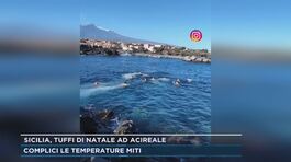 Sicilia, tuffi di Natale ad Acireale thumbnail