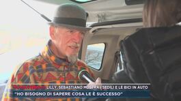 Lilly, Sebastiano mostra i sedili e le bici in auto thumbnail
