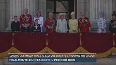 Londra, la famiglia reale al balcone durante il Trooping the colour