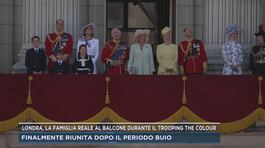 Londra, la famiglia reale al balcone durante il Trooping the colour thumbnail